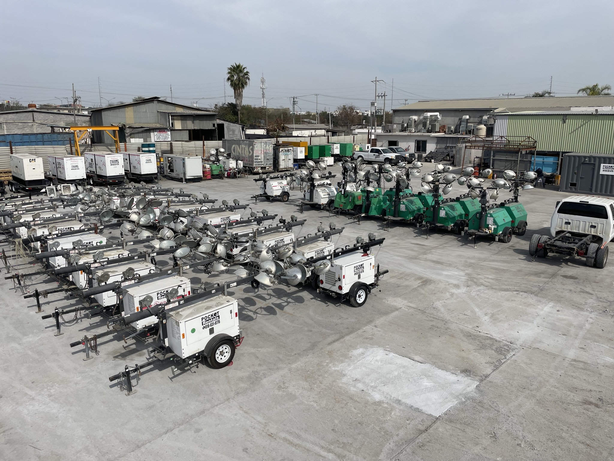 Lámparas Maxilight operando en obra nocturna